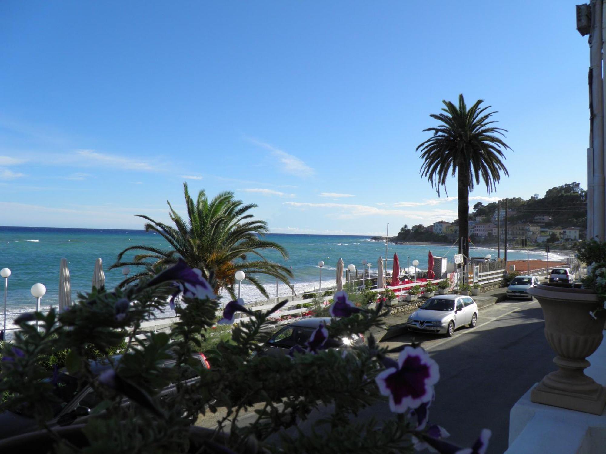Blue Beach Bussana Nuova Exterior photo