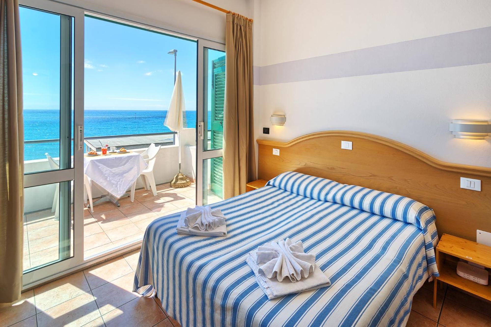 Blue Beach Bussana Nuova Exterior photo