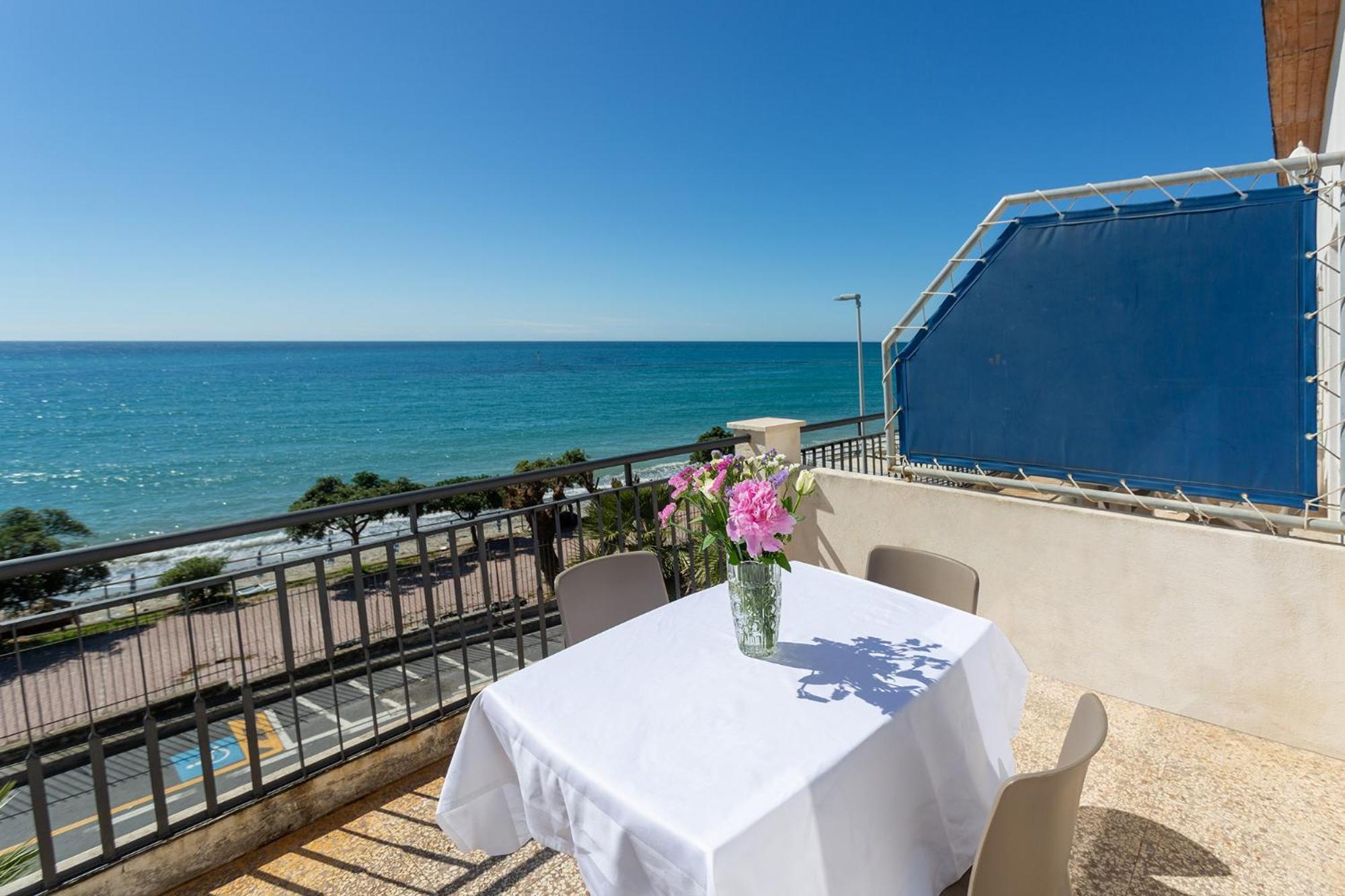 Blue Beach Bussana Nuova Exterior photo